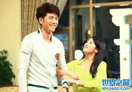 彭冠英的真正女友是谁，疑似与张含韵恋爱同居 