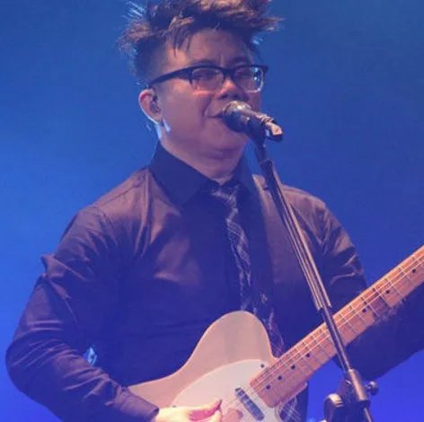 陈奂仁承认与老婆结婚三年 男方开唱向滕丽名“示爱”