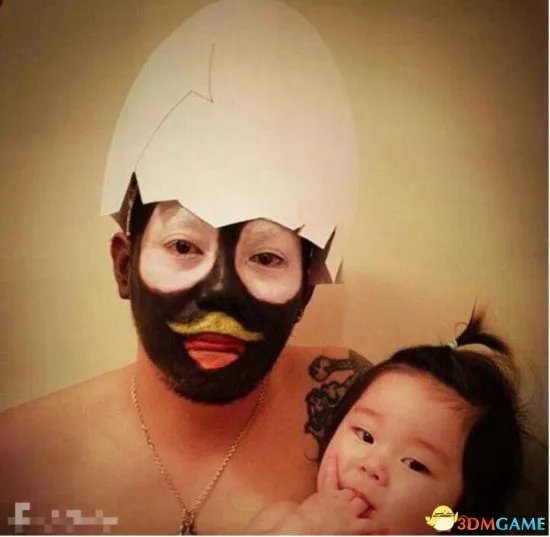 日本逗比父女泡澡照片走红网络 蠢萌犯二又有爱