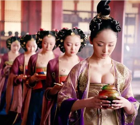 武媚娘传奇中的唐朝低胸装展示 疑因尺度过大遭停播