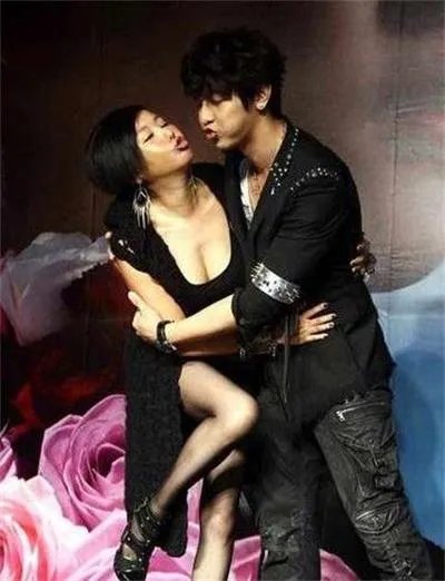 蓝心湄黑卡给汪东城了吗 为什么蓝心湄那么有钱