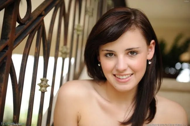 哪位大神认识这位外国妹子啊？