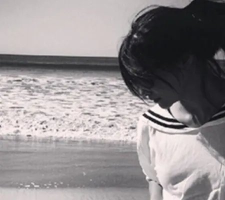 才女徐静蕾晒海边美照 照片被赞宛如少女