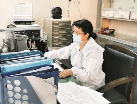 临沂一20岁女生宿舍猝死，舍友向校医务室求救未果，校方是否需要担责？