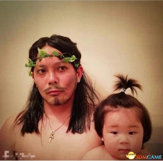 日本逗比父女泡澡照片走红网络 蠢萌犯二又有爱