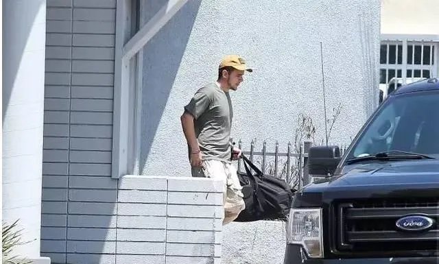 迈克尔杰克逊是如何变白的？