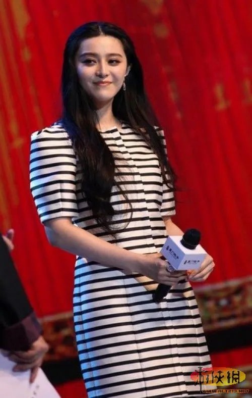 冯小刚新作首映 范冰冰自嘲无中国味儿总被误认