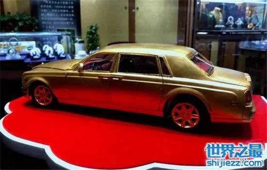 劳斯莱斯黄金跑车世界独一无二，迪拜阿拉伯富商制造 