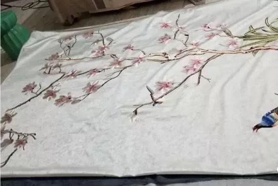解密独绣刺绣墙布的生产