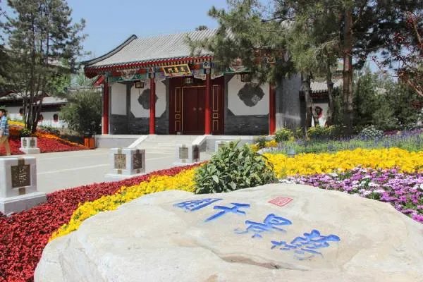 我想知道一些关于北京丰台园博会的情况，如具体地址 ，内容，和周边交通等，谢啦