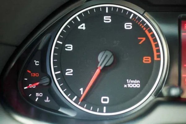 汽车多少转速会自动断油