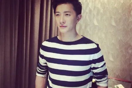 韩庚最新消息 晒帅气近照恋情疑似曝光