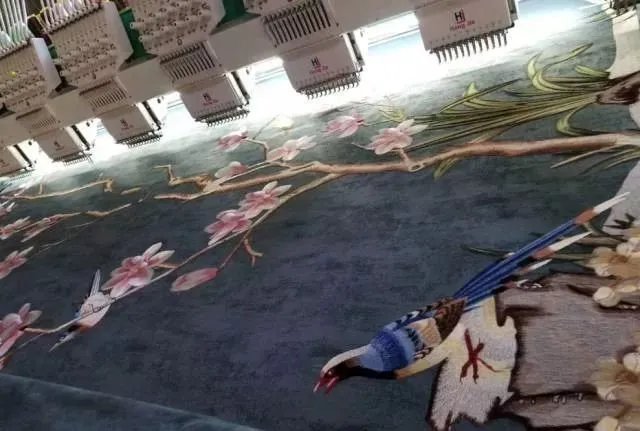 解密独绣刺绣墙布的生产