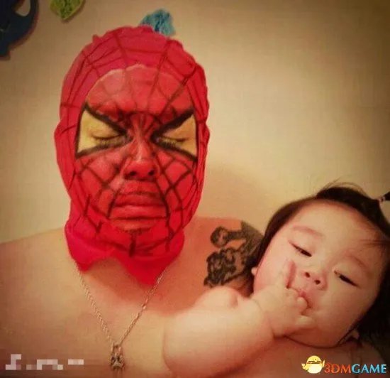 日本逗比父女泡澡照片走红网络 蠢萌犯二又有爱