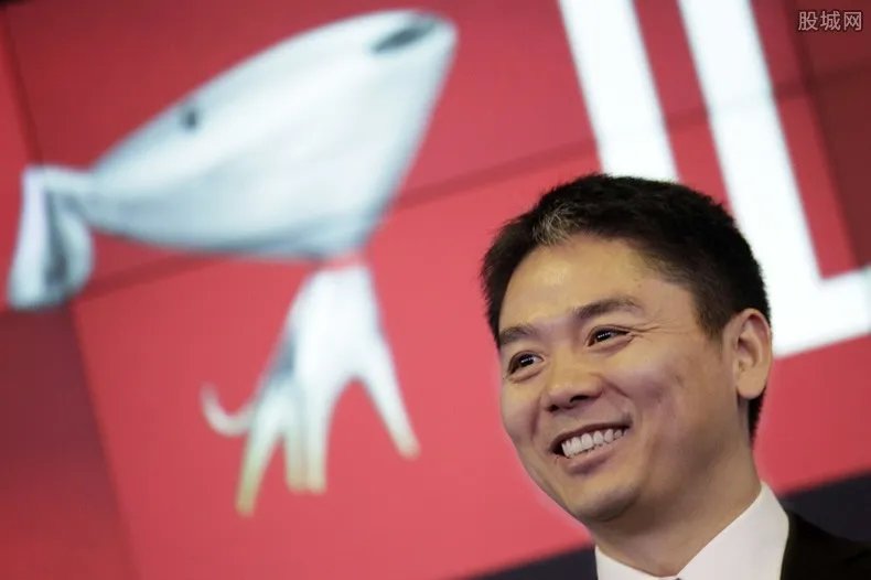 刘强东前妻和儿子 传对她们刘强东哭了