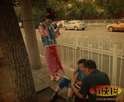 神马格格红遍网络 鬼节烧纸马引发网友猜测