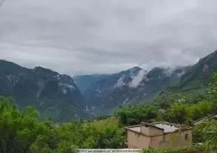 下联:千田连土土连田,如何对上联和横批?