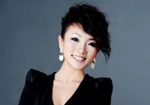 曝乐嘉老婆照片 其离婚陪女儿竟是三婚男人