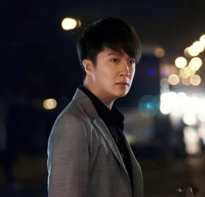 曝迟帅出柜   揭秘其与女方亲密照片