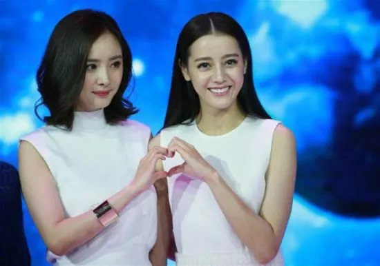 杨幂迪丽热巴什么关系？