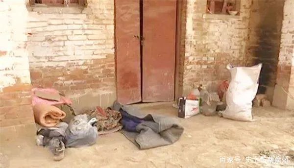 才华横溢的研究生大叔，他为何会流浪街头呢？