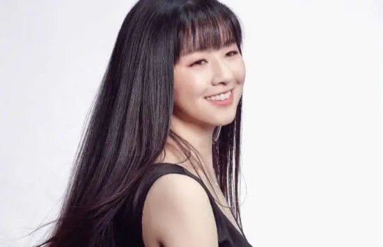 小彩旗个人资料简介及最新照片介绍