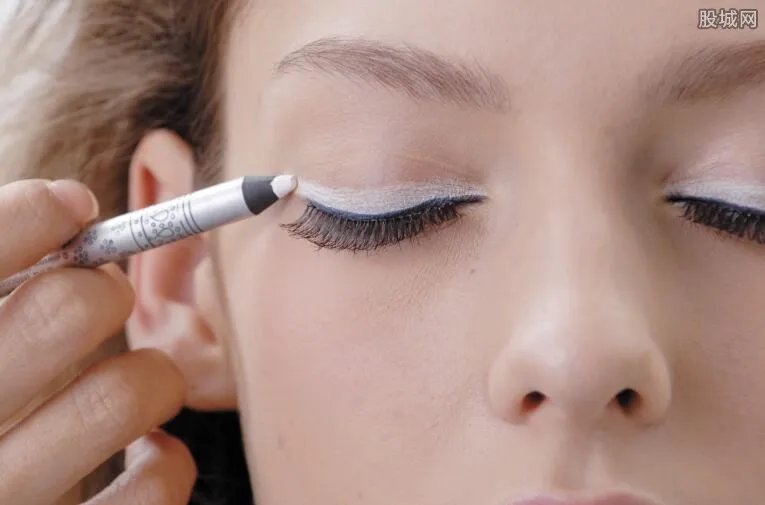 美宝莲眼线膏多少钱 美宝莲眼线膏好用吗