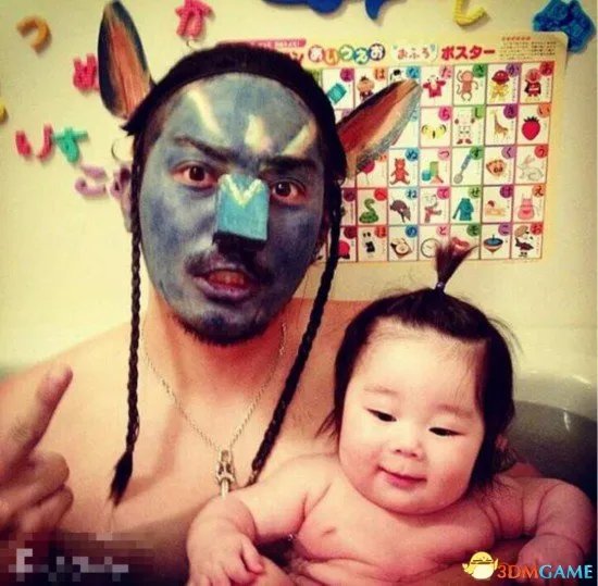 日本逗比父女泡澡照片走红网络 蠢萌犯二又有爱