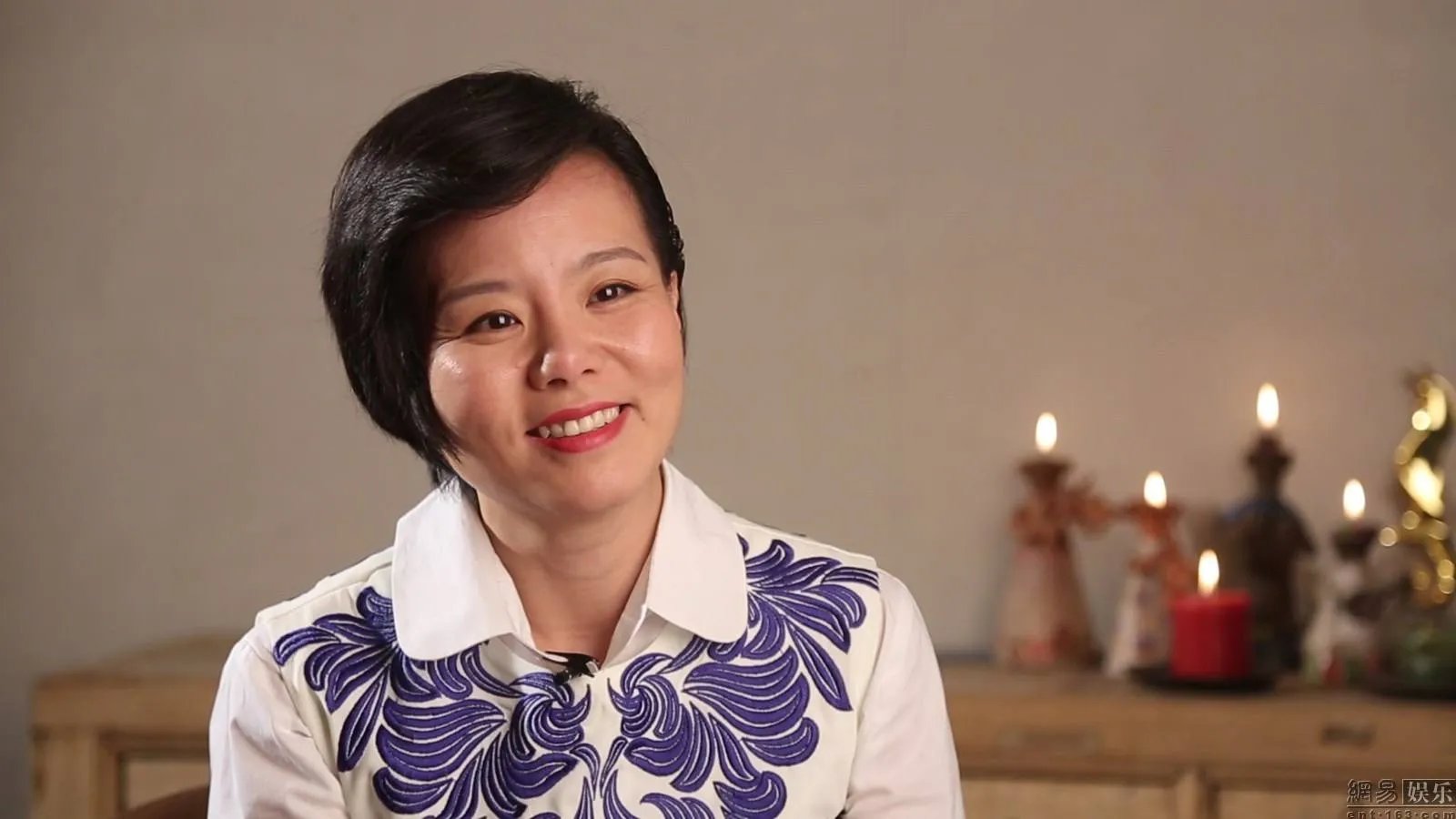 龚琳娜年轻时候的照片 龚琳娜是歌唱家艺术家吗