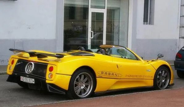 黄金跑车的主人是谁，黄金跑车的主人叫什么