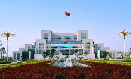 临沂一20岁女生宿舍猝死，舍友向校医务室求救未果，校方是否需要担责？