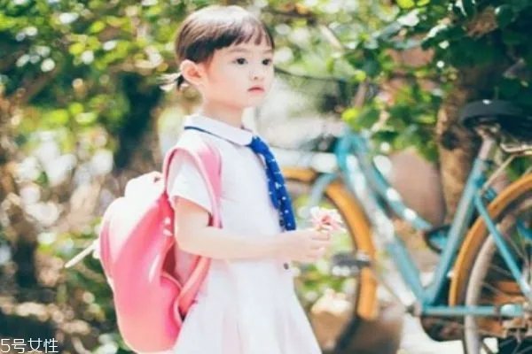 小女孩短发发型 儿童短发发型图片