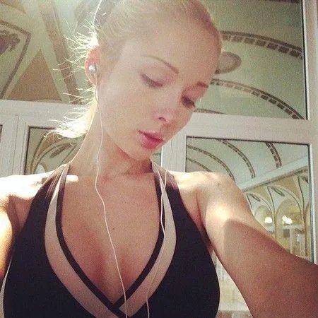 乌克兰芭比娃娃素颜照曝光 卸浓妆变清新妹子