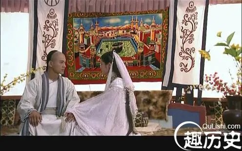 陈家洛喜欢谁 陈家洛喜欢霍青桐还是香香？