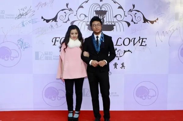 苏梦玫家庭背景生活照曝光 台下性感叛逆仿若两人