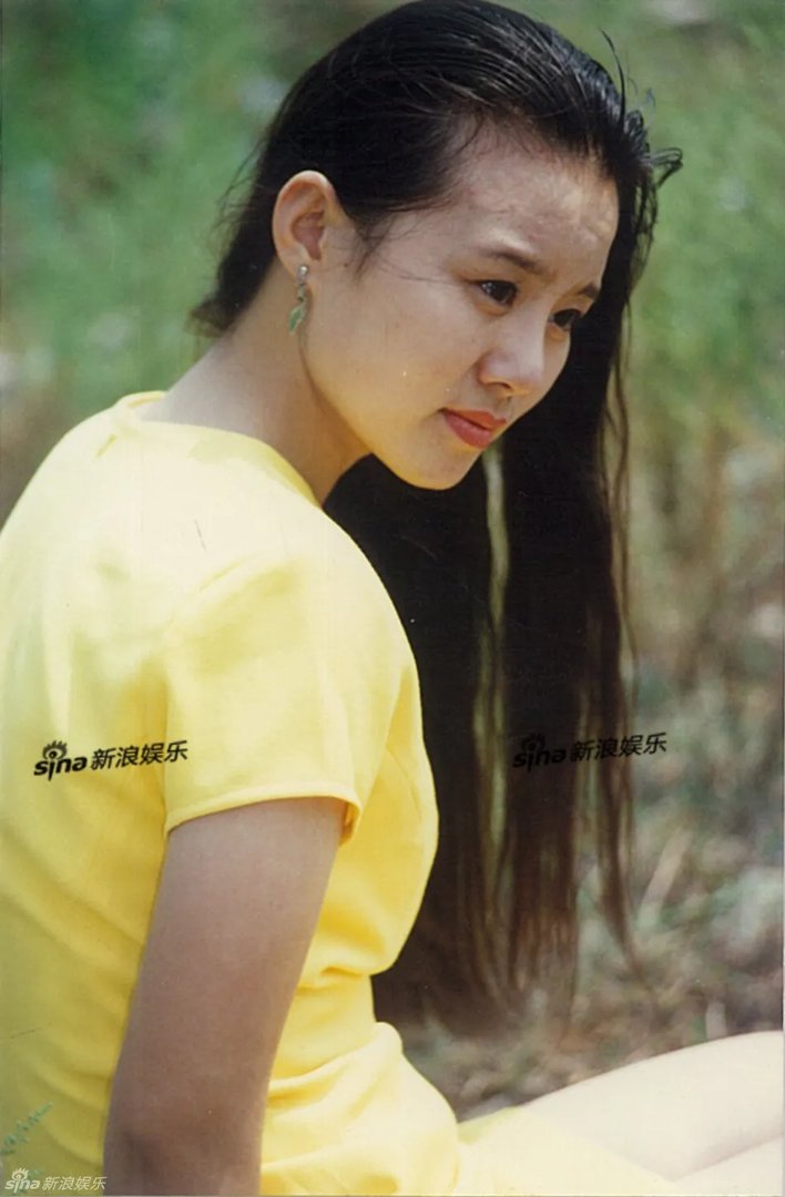 龚琳娜年轻时候的照片 龚琳娜是歌唱家艺术家吗