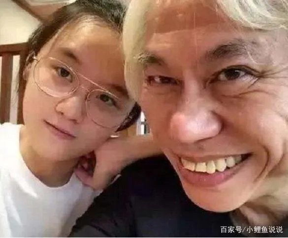 17岁高中生爱上父亲的57岁朋友,恋爱6年后结婚生子,现在怎样了?