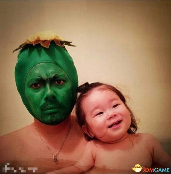 日本逗比父女泡澡照片走红网络 蠢萌犯二又有爱