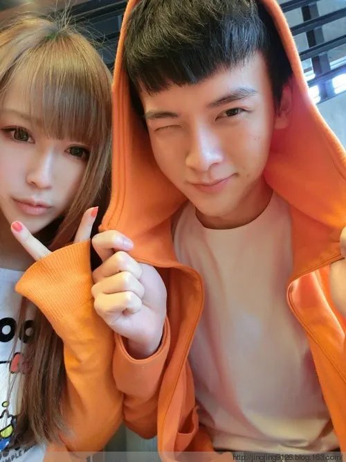 qq情侣皮肤,一对两张,比如这两张,要大图！