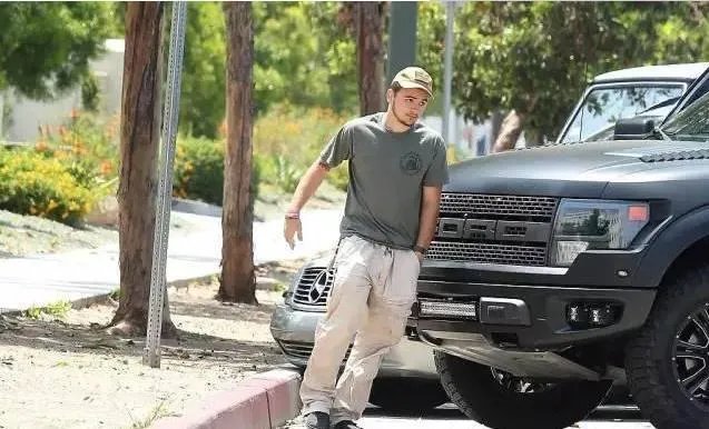 迈克尔杰克逊是如何变白的？