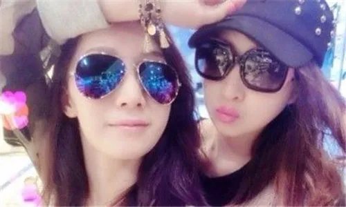 李念的妹妹叫什么名字？ 双胞胎妹妹首次被公开