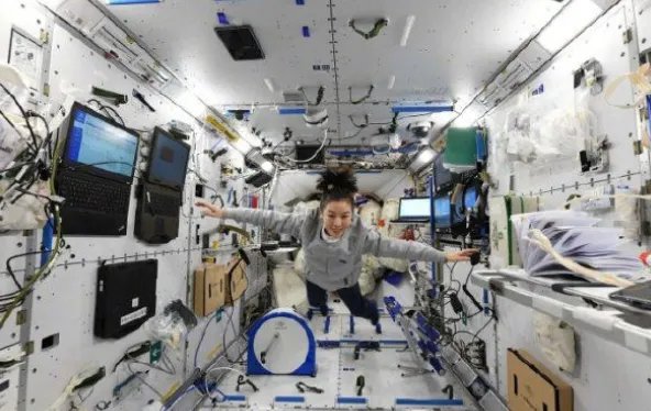 太空出差三人组向青年志愿者送上祝福，他们是怎么说的？