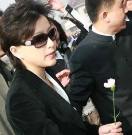 李钰的葬礼在八宝山举行 男友汪雨首度曝光