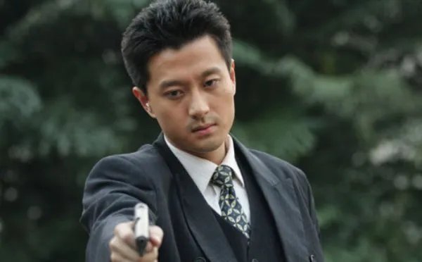 演员夏凡微博diss肖战，他们之间究竟发生了什么事情？