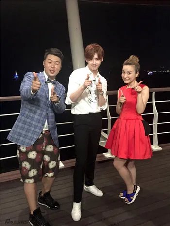 【图】吴昕郑容和在釜山吃全蟹宴 《快乐大本营》韩国特辑来临