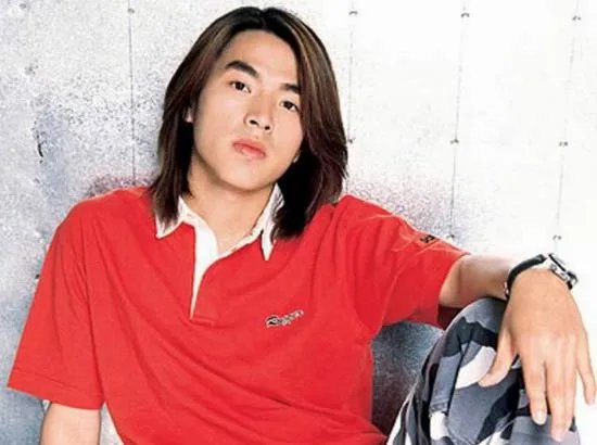 李威摸王李丹妮大尺度剧照曝光 自曝没有恋爱