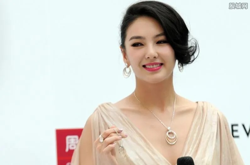 张雨绮美腿现淤青 高难度瑜伽照片曝光