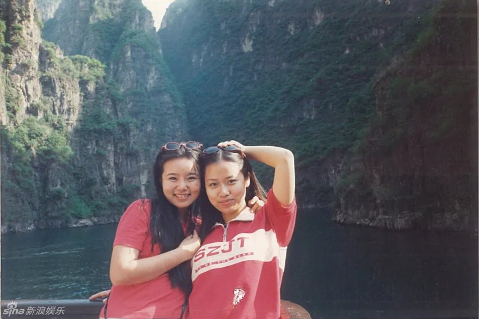 龚琳娜年轻时候的照片 龚琳娜是歌唱家艺术家吗