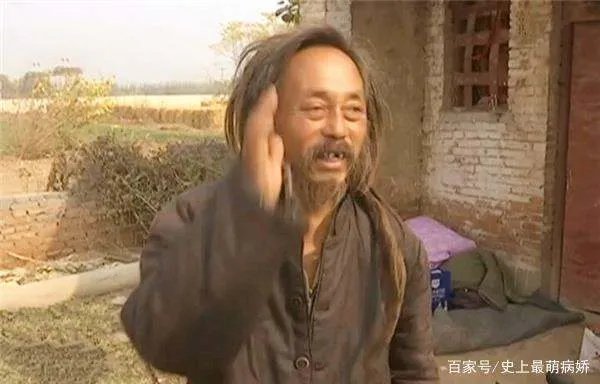 才华横溢的研究生大叔，他为何会流浪街头呢？