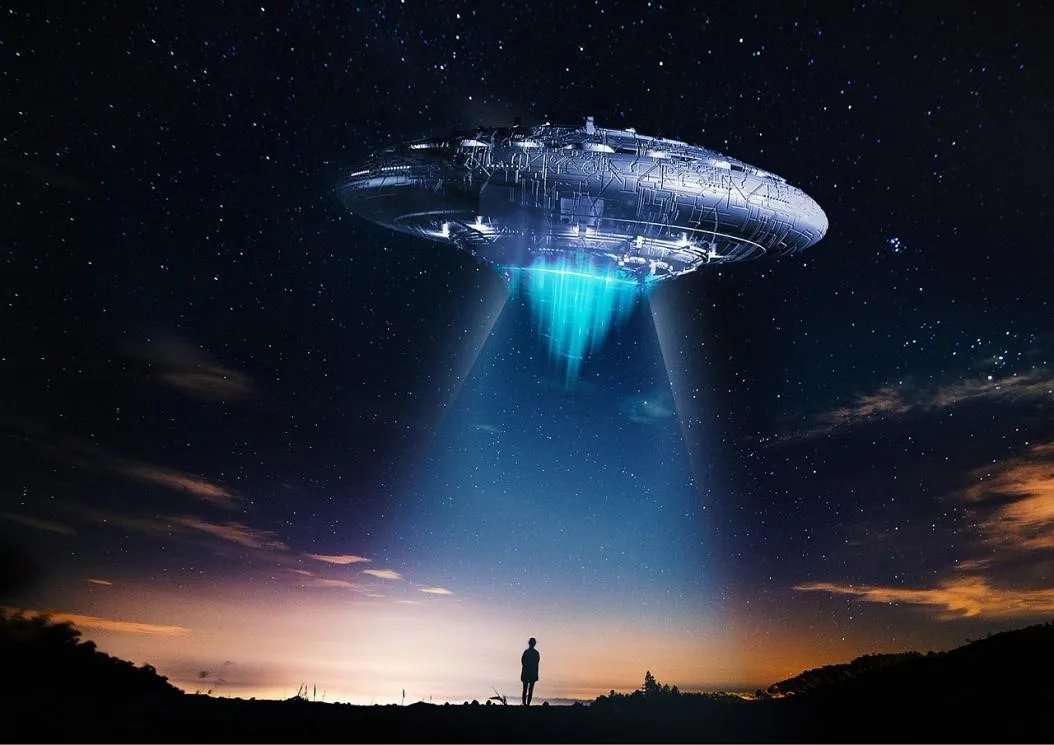 夏威夷上空发现蓝色“UFO”，很多人看到（圆盘飞碟）